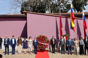 1 - Gobernador Rafael Lacava y Embajador Mélik-Bagdasárov conmemoraron aniversario 82