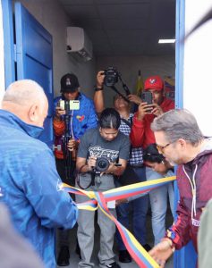 Despeje de cinta con el ministro Cabello y gobernador Lacava
