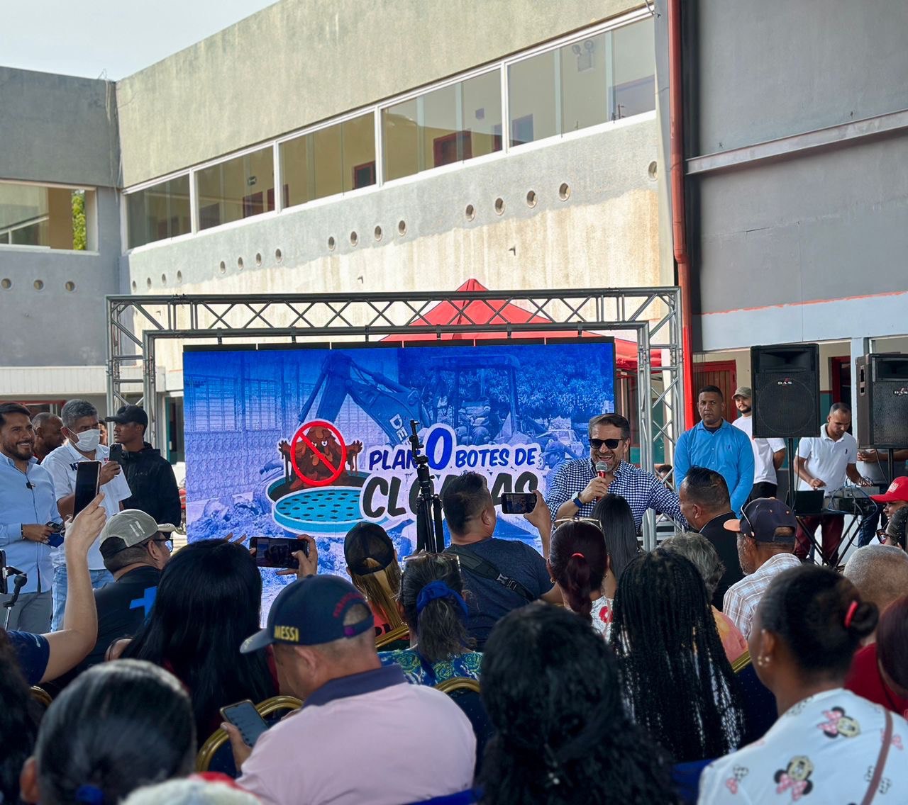 Gobernador Lacava activó Plan 0 Botes de Cloacas en Guacara (1)