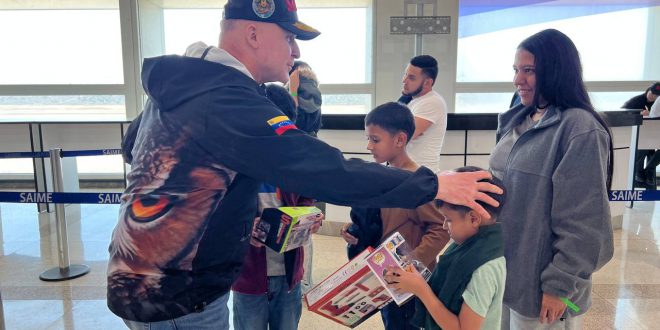 De Miami a Venezuela Aterrizó el vuelo 143 de la Gran Misión Vuelta a la Patria con 166 migrantes venezolanos (4)