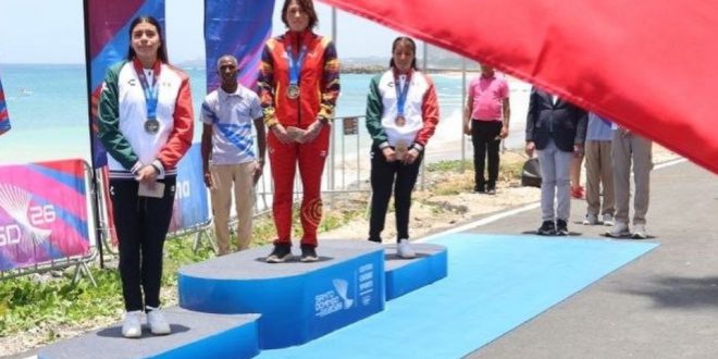 Paola Perez podium
